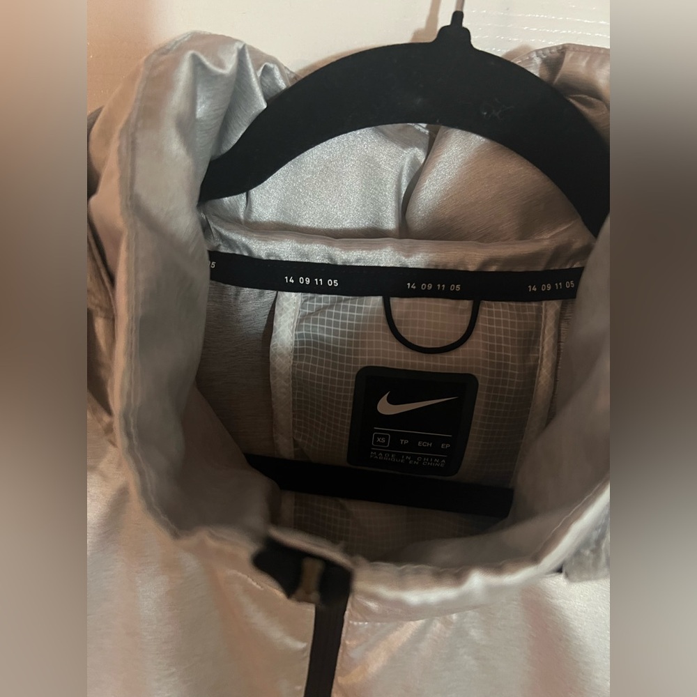 NIKE Tech Pack Windrunner Jacket Silver Sz XS. AT… - image 4